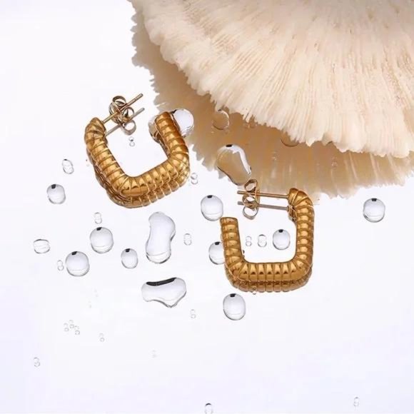 New Geometric 18K Gold Minimalist Hoop Earrings, NICE EARRINGS, CUTE EARRINGS - Picture 7 of 8